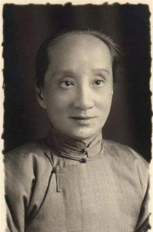 子一样,不能上新学堂, 活了20来年依然大字不识一个,但是为人温柔懂礼