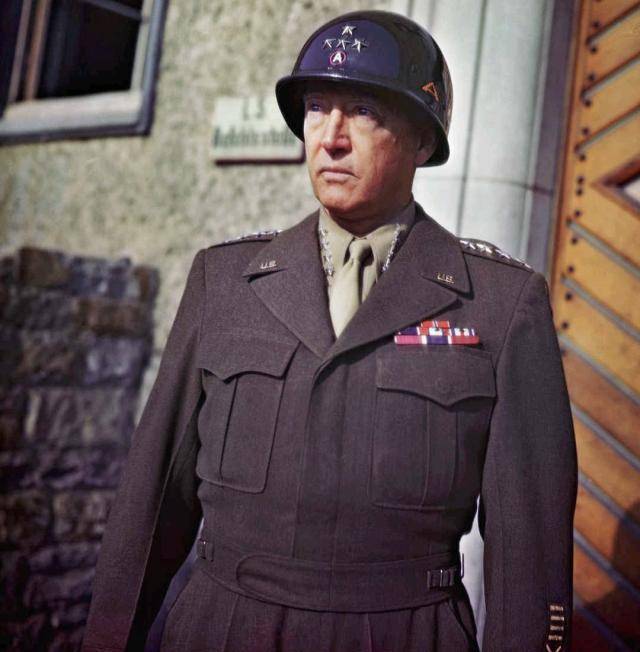巴顿将军死于离奇的车祸,30年后肇事司机,一语道破惊人内幕!