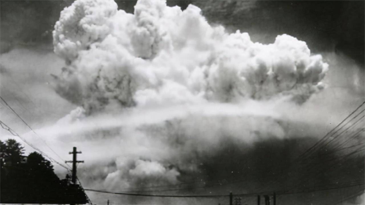 原子弹爆炸时,跳进水里能否保命?长崎核爆幸存少女给出了答案