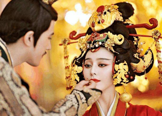 年后也不乏一些在乡野山村里称帝的滑稽案例,比起张清安之流的男皇帝