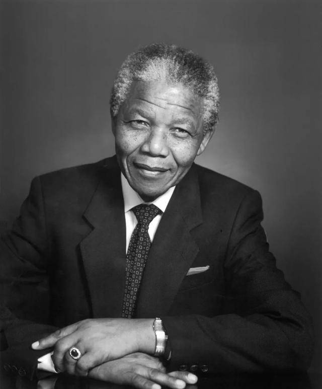 从巅峰彻底跌落,南非只用了短短10年,看看曼德拉究竟干了什么?