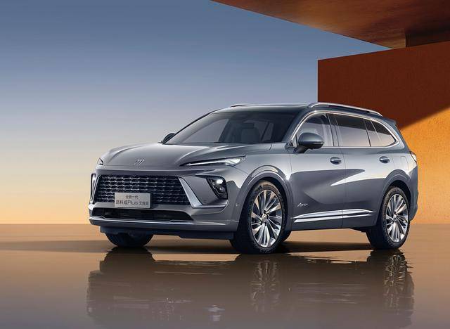 "中型suv之王",车长4822mm,搭配30寸弧面6k屏,还有两套动力