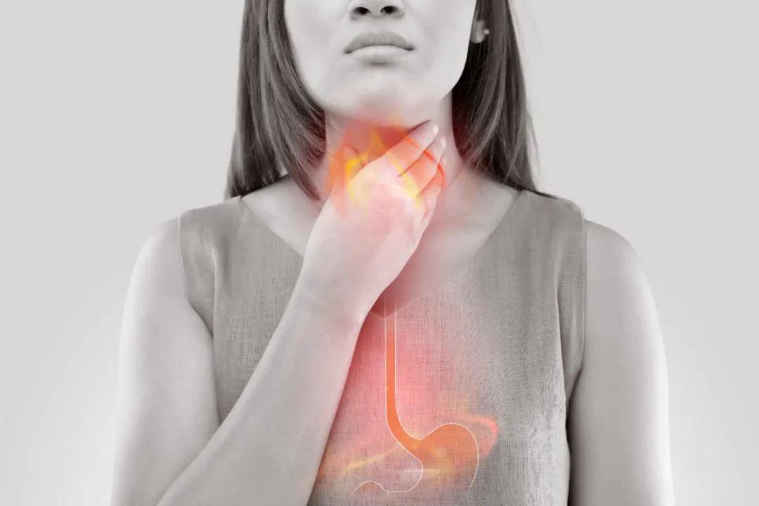 会刺激食管,口腔及咽部粘膜,可引起食管炎症及咽喉炎症等异常病理改变
