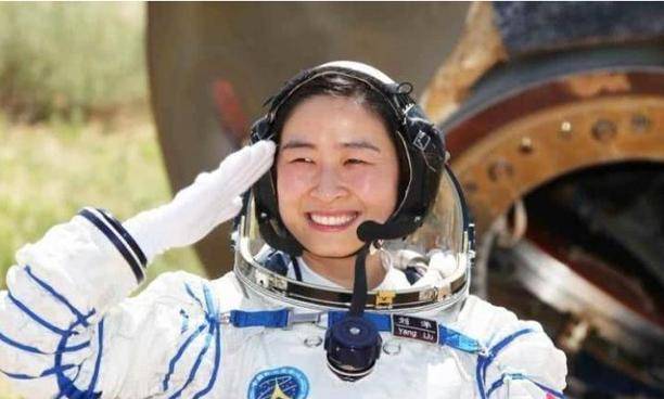 中国首位女宇航员刘洋,为何现在不见人影了?原因让国人敬佩