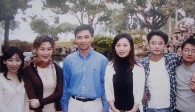 高二考入哈佛,29岁赚亿万身家,却为爱退隐美国_邵亦波_鲍佳欣_平台