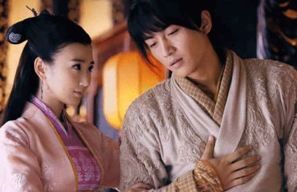 倚天剑里出现了两位杨过后人,一个是他与小龙女的,一个是程英的