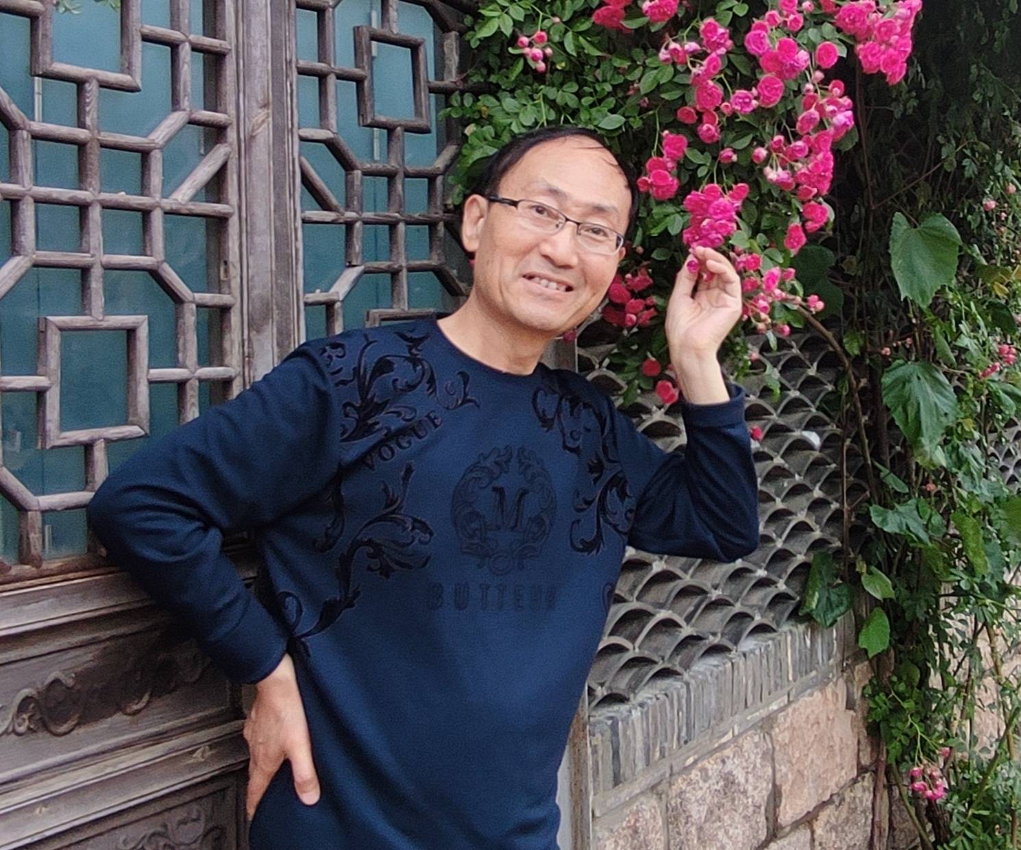 "雅"—— 编辑汤雅洪艺术简历13        汤雅洪,艺名:洪七功,1956年