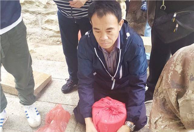 抓壮丁一别七十年,台湾老兵魂归故里,82岁妹妹哭倒现场