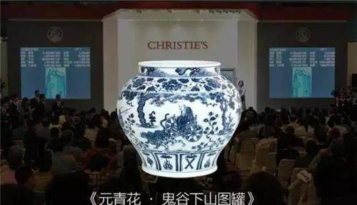 老外在北京地摊花10块买一瓷罐,当杂物罐用92年,如今卖了2.3亿