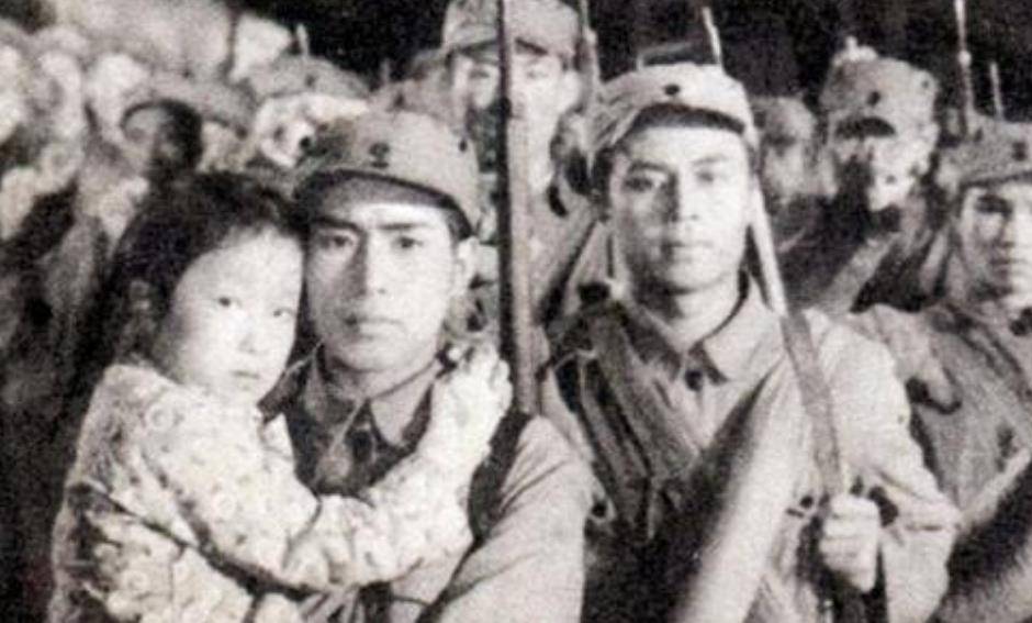 战友郅顺义目睹董存瑞炸碉堡,直言:那年他19岁,妻子还在家等他