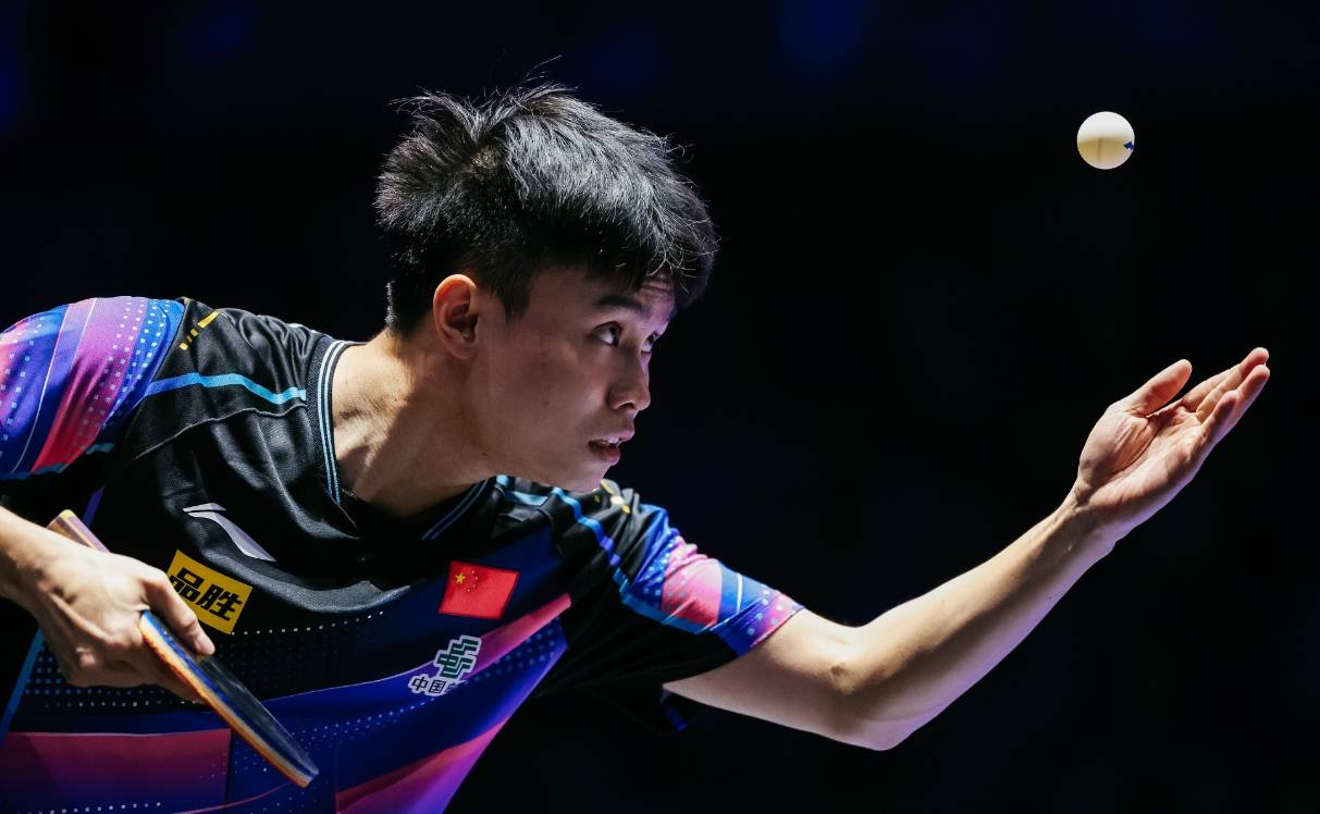 中韩对决一边倒,周启豪横扫韩国名将,半决赛大战梁靖崑!