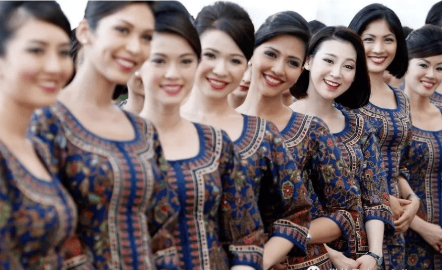 最担心的事终于发生了!新加坡飞机遇湍流,空姐甩飞 知情人曝内幕