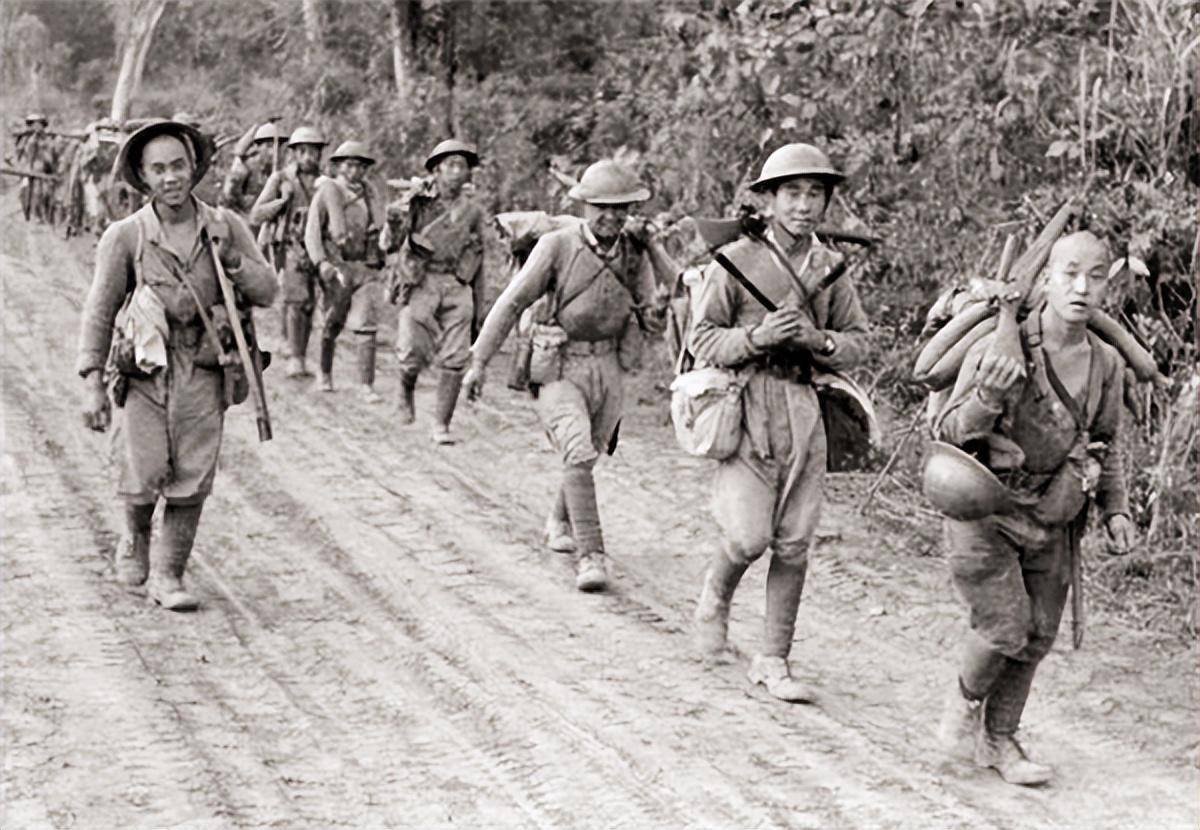 纪实"远征军娃娃兵"旧照走红,83岁老人看后哽咽说道:这是我啊