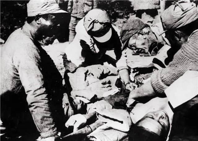 炮火中向后撤退,待到日本军攻占阵地之后,发现了已经奄奄一息的赵尚志