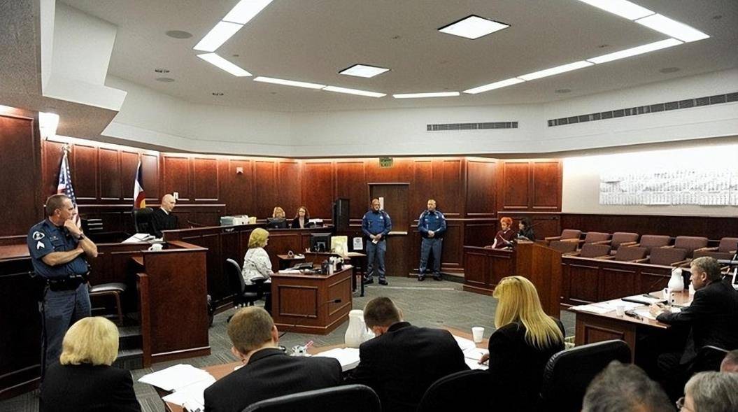 98年美国女子被杂交犬折磨,男友看后报警:女友赤身让狗虐待