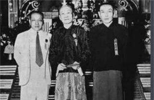 公馆的那一刻算起,进入黄公馆后,黄国荣觉得杜月笙是个成大器的好苗子