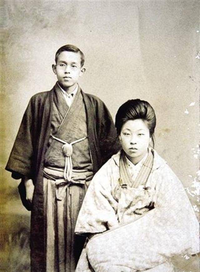 男人与女人共处一室生活,什么都不发生是一件小概率事件,羽太信子觉得