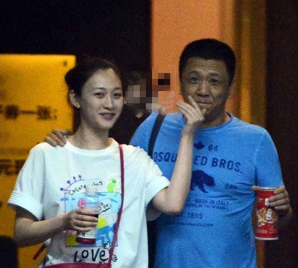 徐佳宁不仅是她的多年好友,还在事业上给予了她巨大的支持和帮助.