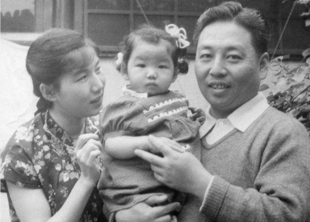 异地分离未有期,他离开后,被劝离婚,妻子:我能等他二十八年!