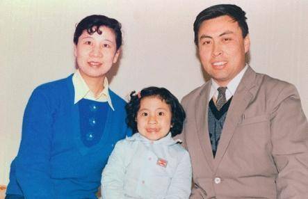 刑警队长路遇持枪歹徒行凶,下车查问时遭枪击,身中11弹壮烈牺牲