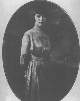 从象牙塔被拉入沟壑,吕碧城见识了人性的邪恶和凉薄,可她偏偏不认命