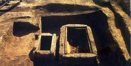 北京化粪池底下发现开国皇帝墓地,专家进行清理时,却惊喜不断