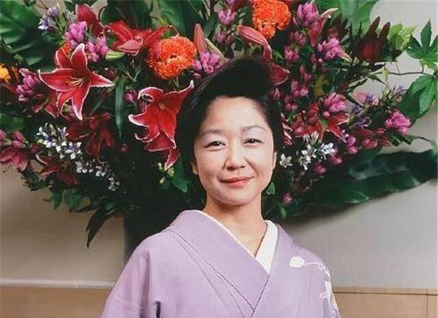 日本第一妈妈桑,首相为她倾倒,53岁仍是头牌,记得每位客人细节