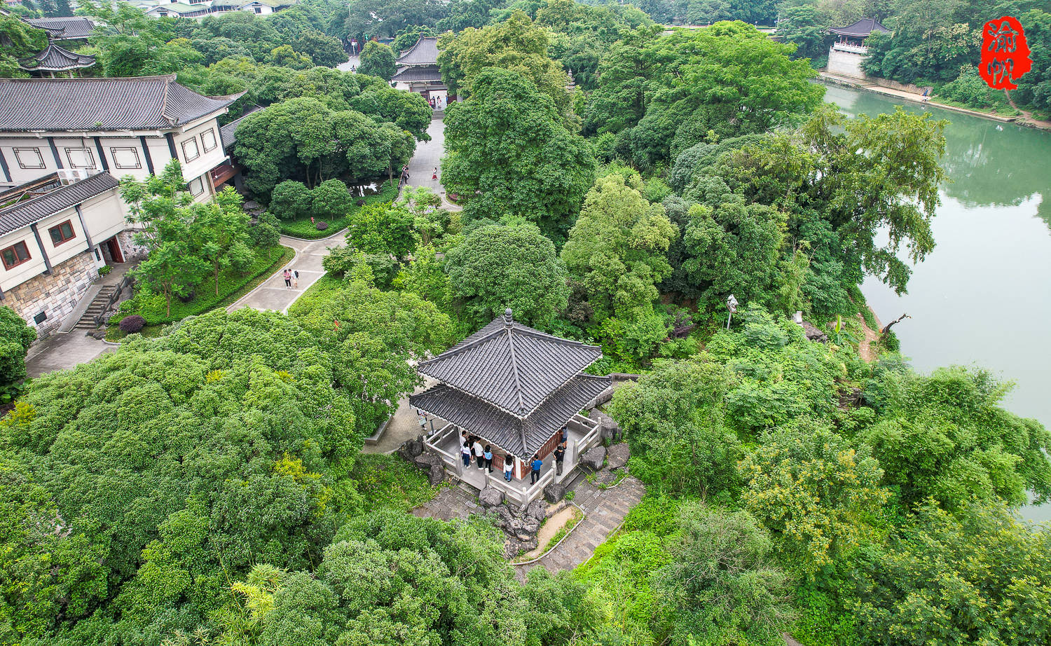 我们来到了桂林的桂海碑林景区