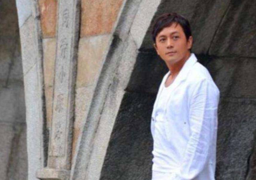 台湾当红小生娶5婚女子,婚后被骗5000万,却养大6个非亲生孩子