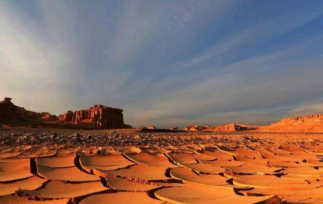 曾经辉煌的楼兰古城,为何一夜之间消失了?