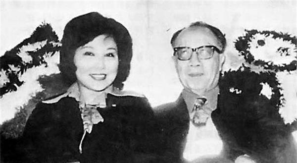 梁实秋与韩菁清所有的人都说梁实秋可以找个比自己年轻多得多的女子