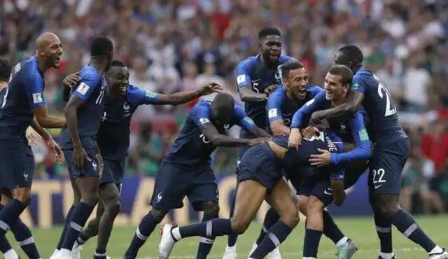 这是1934年意大利世界杯,墨索里尼下的死命令_比赛_的足球_运动