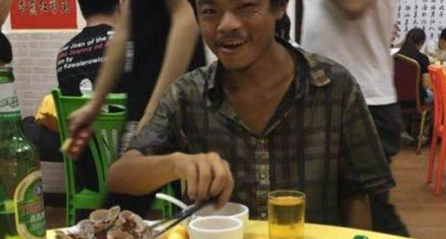 深圳三和大神,干一天玩三天,睡网吧混吃等死,抽两毛一根的散烟