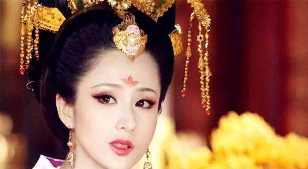 武则天命上官婉儿作诗,她当场写下40字,初读平平细品发现胆挺肥