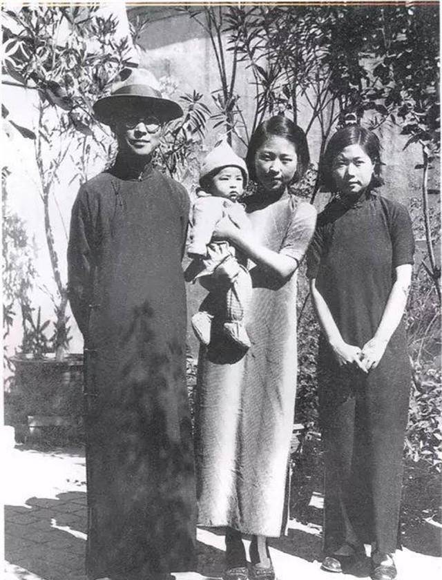 沈从文想培养九妹当名媛,不料将她逼成了疯子,后嫁给乡下泥瓦匠