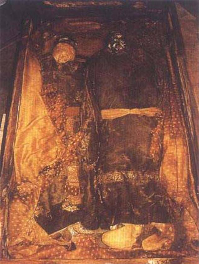 哈尔滨发掘金代夫妻合葬墓, 墓中堆积大量殉葬品, 尸检结果令人痛心