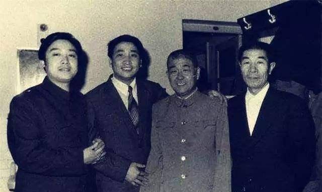 相声江湖的一代儒侠:父子在同一天去世,五十年后天堂聚首