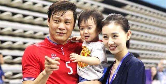 郜林近况:30岁校花妻子入住新豪宅,兼职副业成焦点