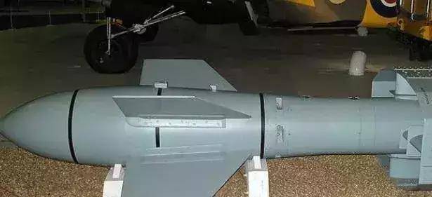 二战德国导弹:会"演戏"的导弹防不胜防,空中鱼雷让英军尝苦果