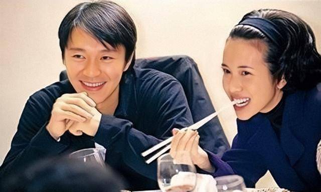 于文凤的出现,打破了周星驰三年的恋爱魔咒,两人相恋了13年,最后却成