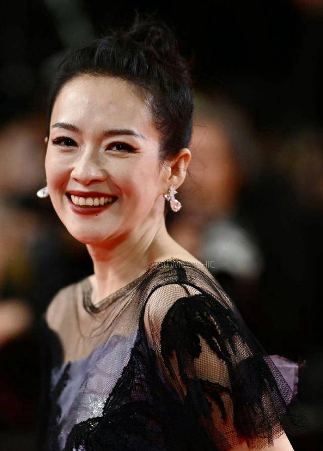 章子怡清场两分钟独走红毯,杨幂遭嘲?红毯现场真实揭秘