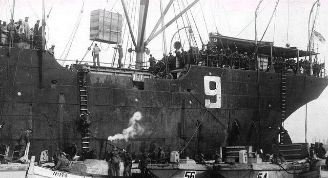 原创德军利用飞艇教科书式的登陆,俄罗斯守军全部被俘,颜面扫地!