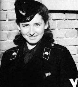 集中营的女长官格蕾泽,喜欢欺负孕妇,临死前:我还是个孩子