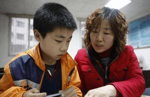 老师打学生,违反了哪条法规?