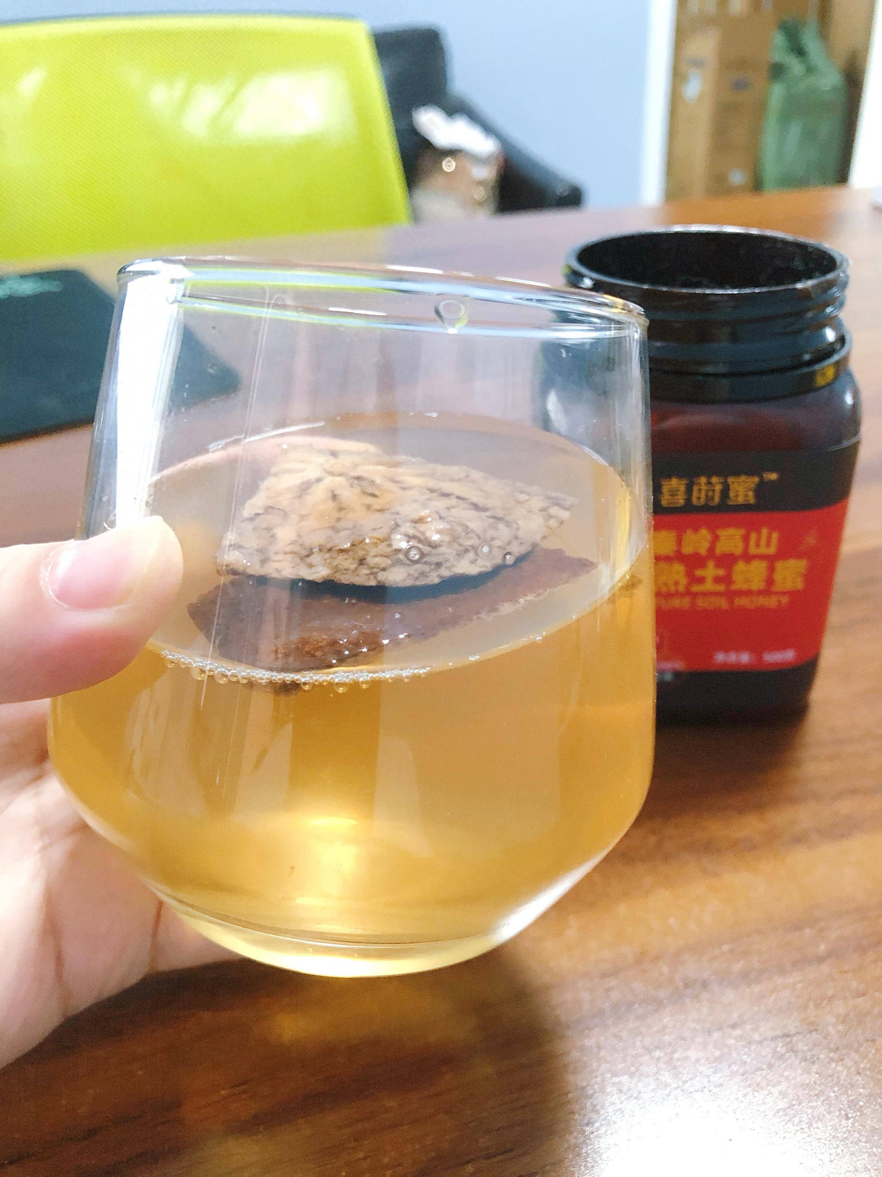 纯蜂蜜多少钱一斤,蜂蜜的颜色(纯蜂蜜多少钱一斤价格)