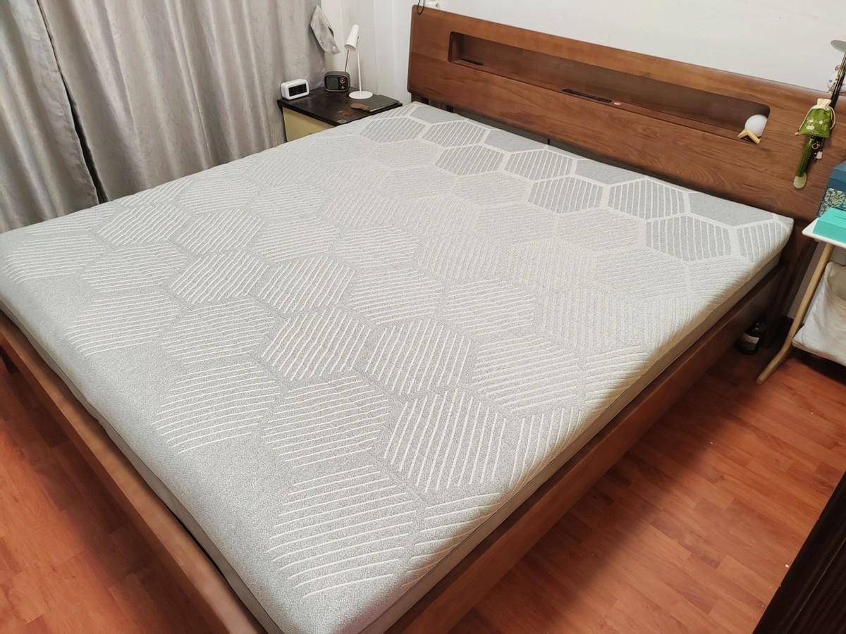 上小米有品换张8H黑金刚大口径护脊床垫，拯救受损老腰