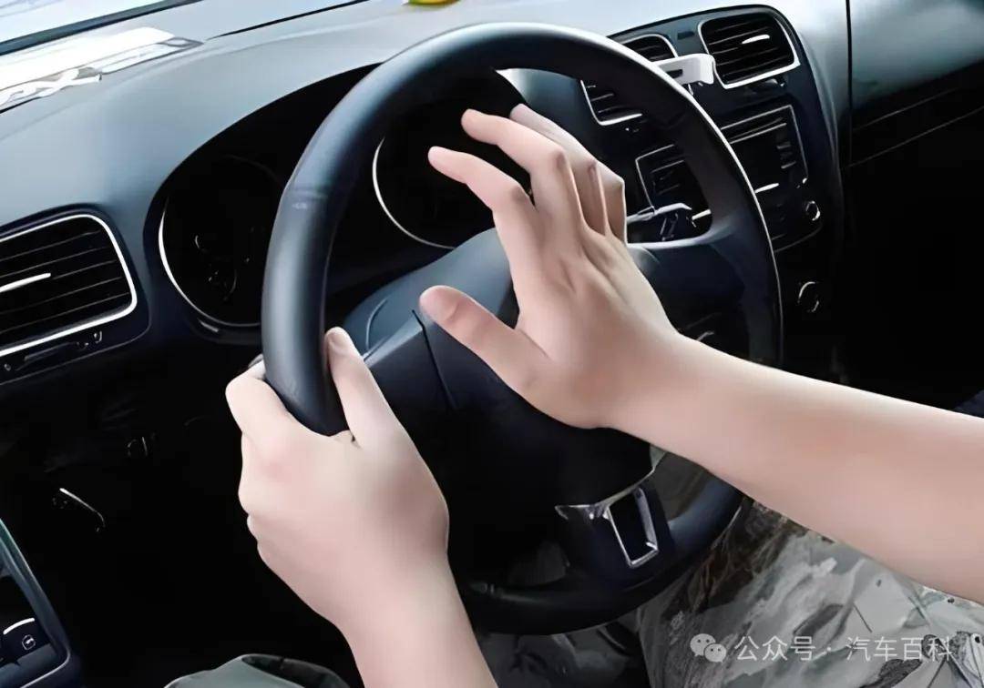 汽车喇叭按"一下""两下""长按"各代表什么意思?这些汽车"暗语"要知道
