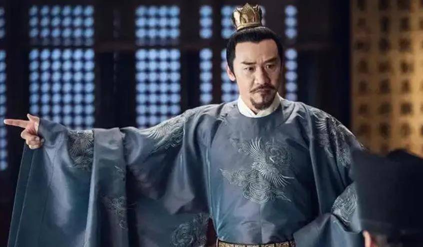 一生短辕牛车出行,与天子"共坐龙床",却要"密营藏娇"的名相