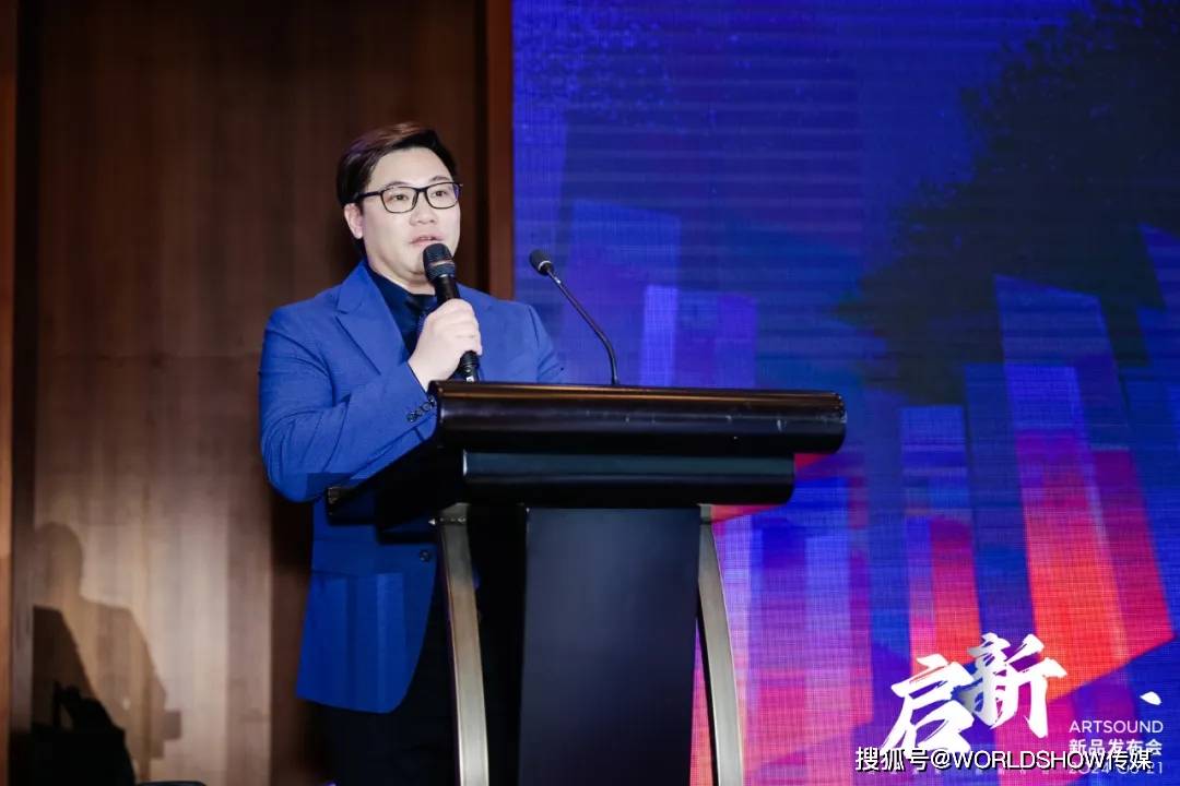 锦艺国际总经理冯俊伟先生首先上台致辞,感谢全国各地到来支持的经销