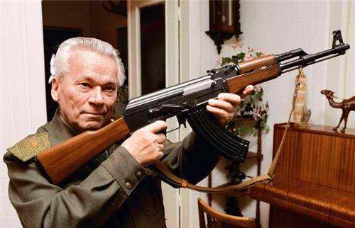 ak47突击步枪射程800米,如果站在801米,那能否看见子弹落在面前